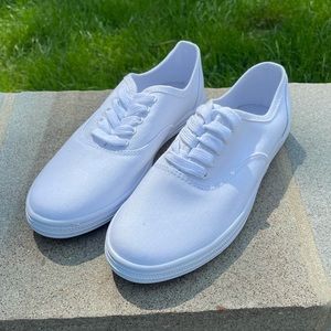 Universal Threads White Low Top Sneakers